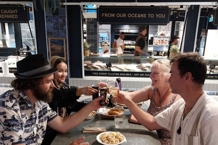 Guided Food Tour with 5 Tastings and Drinks