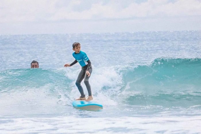 Te Arai Beach, 2-stündiger Surfkurs mit Ausrüstung
