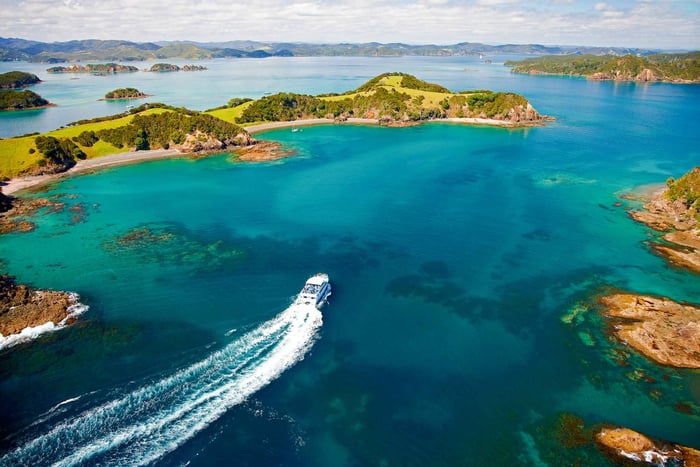 Bay of Islands, Hobbiton & Waitomo 2-Day Tour from Auckland