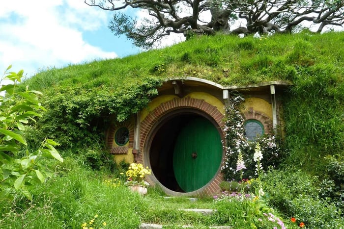 Private Hobbiton Movie Set & Hunua Falls Tour from Auckland