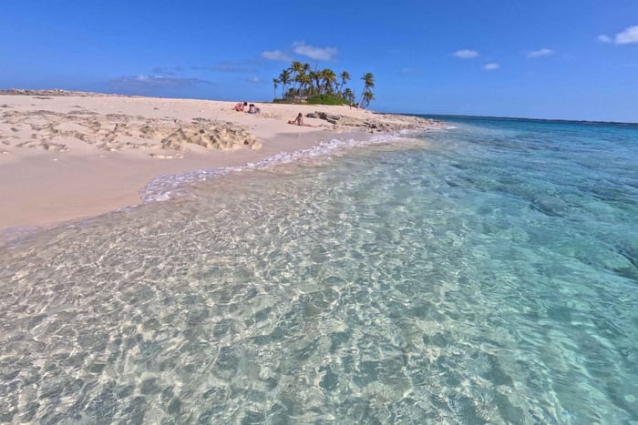Nassau: Private Boat Charter Snorkel Tour
