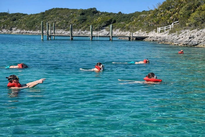 Nassau: Rose Island Cruise with Snorkeling and Drinks