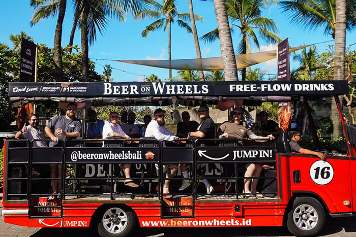 fiesta de 2 horas en el autobús de la cerveza en Kuta y Legian