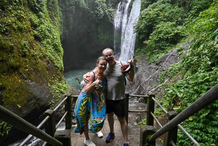 Aling-Aling Wasserfall-Trekking und Spring-Tour