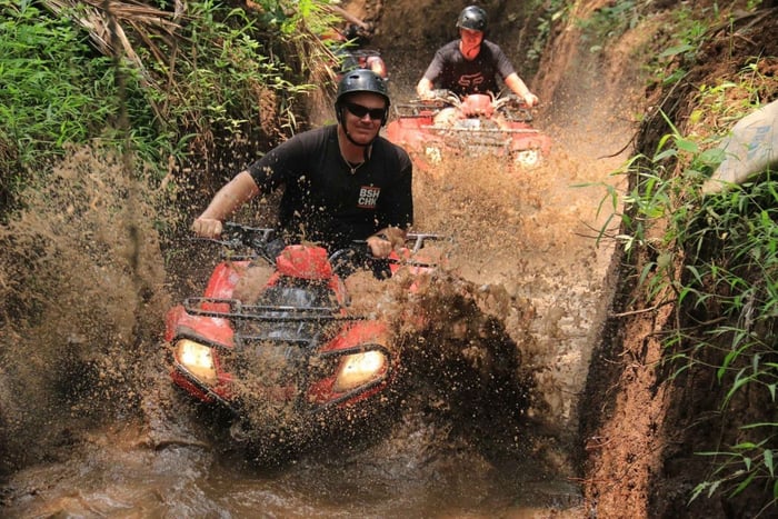 Aventure en quad dans la jungle d'Ubud, Bali : sentier sauvage, cascade, déjeuner, guide