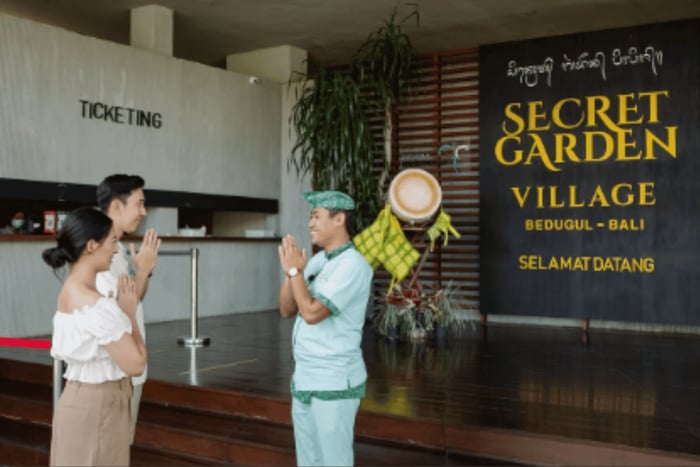 Bali: Handara Gate, Ulun Danu Beratan & Secret Garden Tour