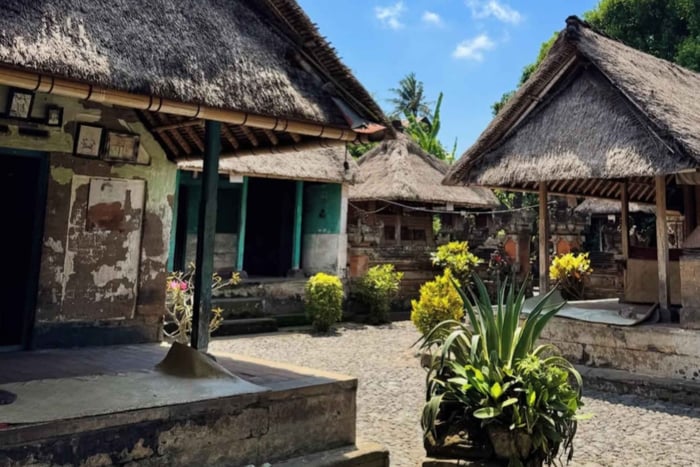 Bali: Traditional House, Canang Sari, and Melukat Tour