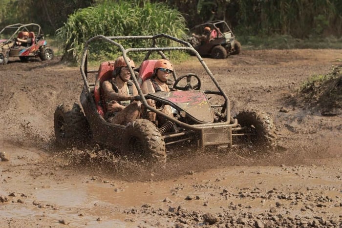 jungle-avontuur per UTV-buggy en tubing met transfer