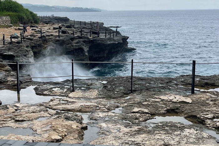 Explore Nusa Lembongan with Traditional Car & Local Guide
