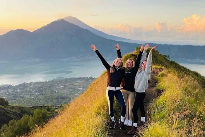 Desde Ubud: ruta de senderismo al amanecer al monte Batur y desayuno (todo incluido)