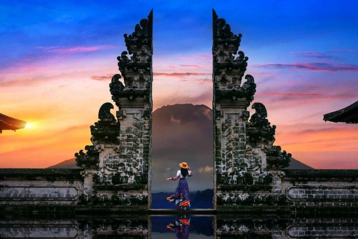 Gate of Heaven & Ubud Instagram Tour with Guide