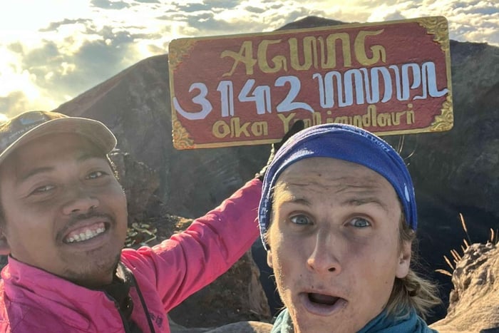 Vandring uppför Mount Agung i soluppgången med upphämtning vid hotell