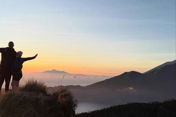 wandeltocht Mount Batur bij zonsopgang, waterfietsen en warmwaterbron
