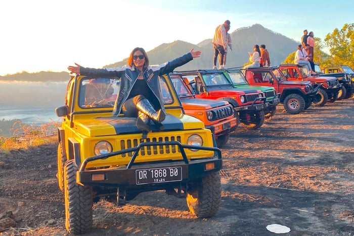 monte Batur en jeep al amanecer, lava negra y aguas termales