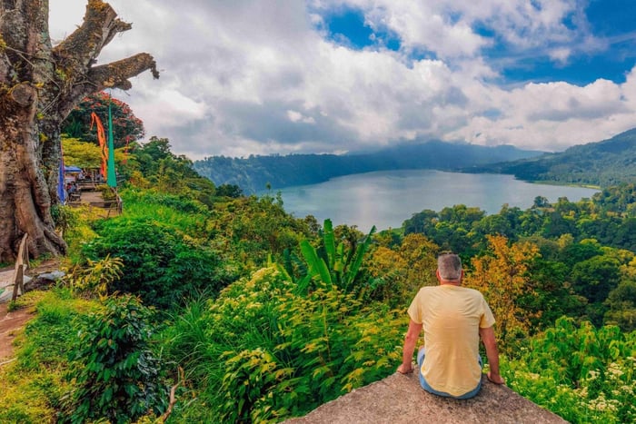Munduk: Twin Lakes Jungle Hike med kano og foss