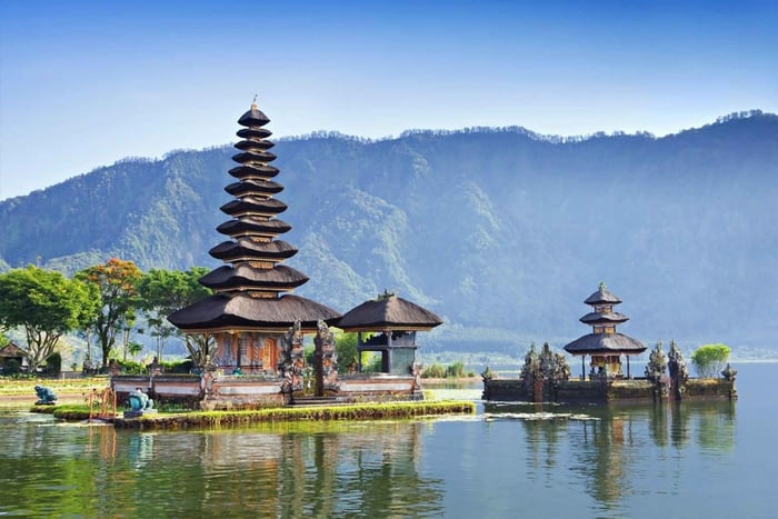North Bali: Banyumala Waterfall and Ulun Danu Beratan Temple