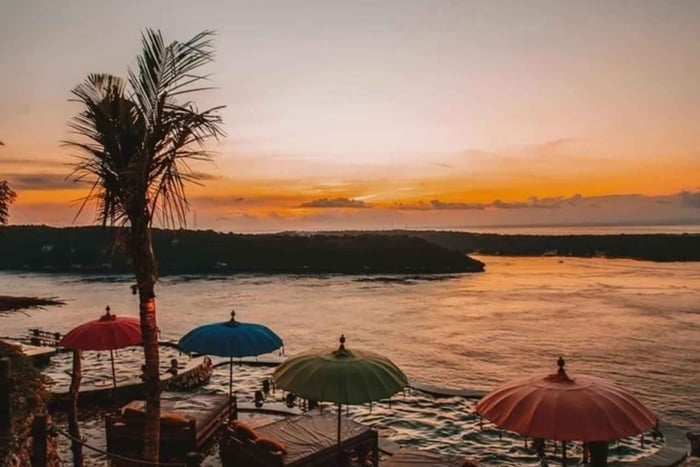 Nusa Penida: Kelingking Beach, Broken Beach & Sunset Dinner