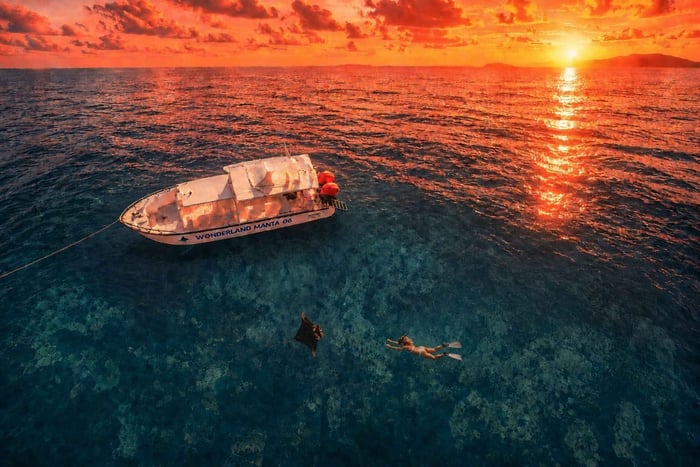 Nusa Penida : coucher de soleil, raies mantas, snorkeling et dîner
