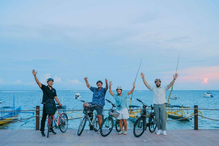 tour en bicicleta por Sanur con mercado, ritual y campos de arroz