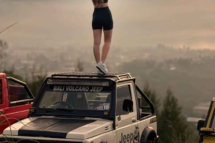 Jeep-tur til Mount Batur ved soloppgang, varm kilde og frokost – alt inkludert