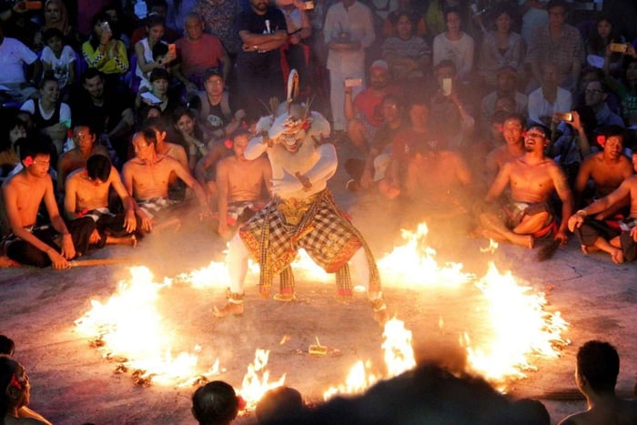 Tanah Lot, Uluwatu, Jimbaran i taniec ognia kecak