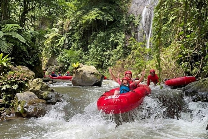 Ubud: Jungle Lazy Tubing, Swing and Zipline in Rice Terrace