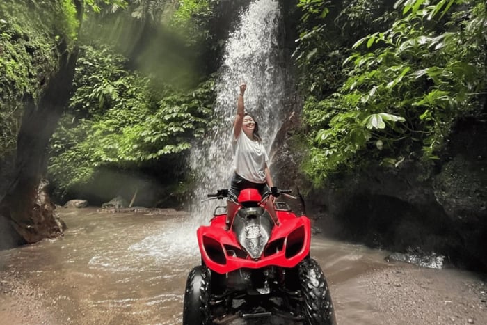 Ubud: Jungle-, vandfalds- og tunnel-ATV-tur og frokostmuligheder