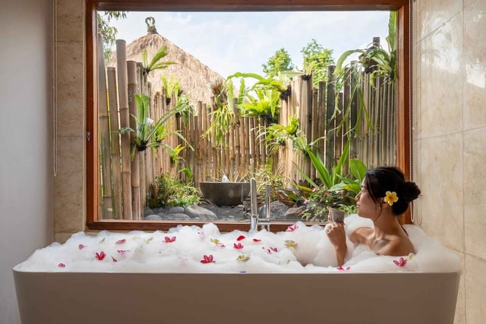 Ubud: Luxury Spa & Flower Bath at Chaya Spa Kamandalu Resort