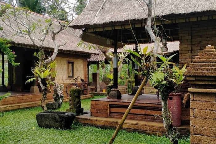 Ubud: Monkey Forest, Suwat Waterfall & Balinese House Tour