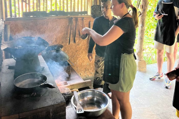 Ubud: Organic Farm Cooking Class & visit Spring Water Temple
