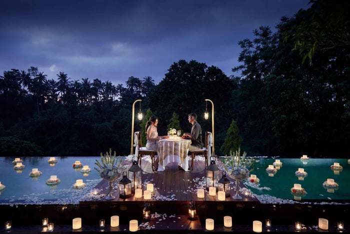 Ubud: Romantic Floating Dinner Under the Stars