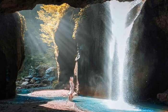 Ubud: Secret Waterfalls and Jungle Swing Private Tour