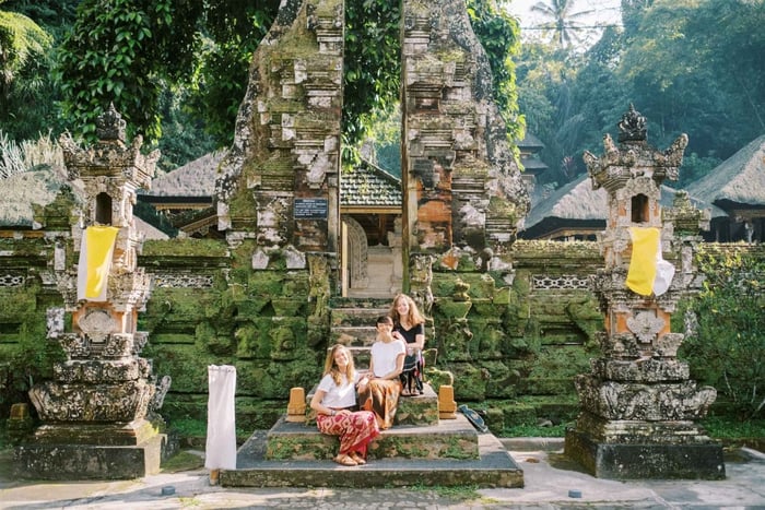 tour privado por el templo de Ubud, las cascadas y el mercado nocturno