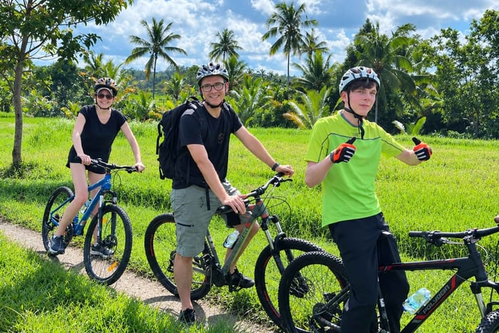 Ubud: Pyöräily kylässä, kiviveistäjä, balilainen kotitekoinen lounas