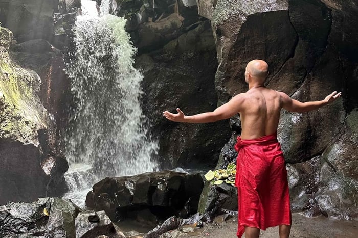 Ubud: oczyszczanie wody w świątyni Pecampuhan. Wycieczka prywatna