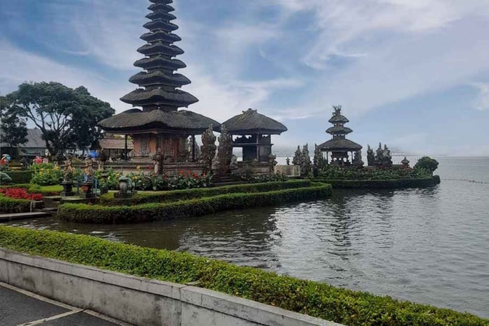 Ulun Danu, Handara Gate & Banyumala – Private Highlands Tour