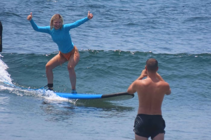 Uluwatu: Lekcja surfingu dla początkujących i średnio zaawansowanych ze sprzętem