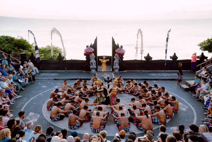 Lippu Uluwatu Kecak -tulitanssiesitykseen