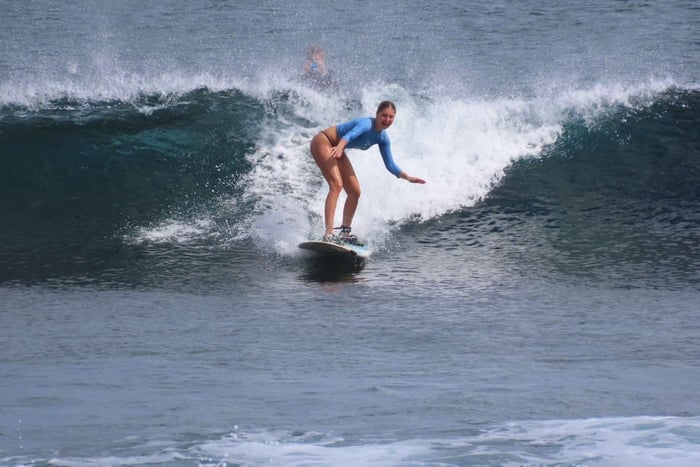 Uluwatu: Private Surfstunde mit Surf-Fotos & Video