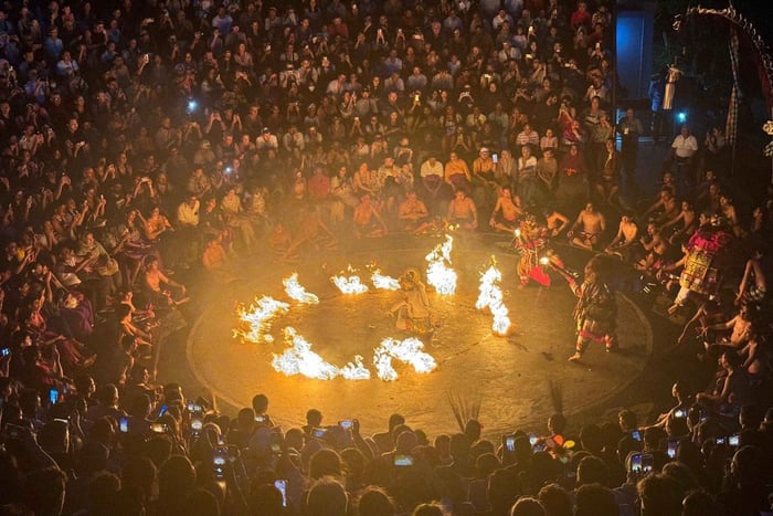Entrée au temple d'Uluwatu et billet pour la danse du feu Kecak avec guide