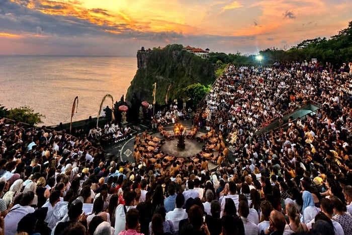 Excursão a Pé pelo Templo de Uluwatu com Espetáculo de Kecak ao Pôr do Sol