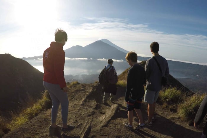 escursione all'alba sul monte Batur e cascata di Tibumana