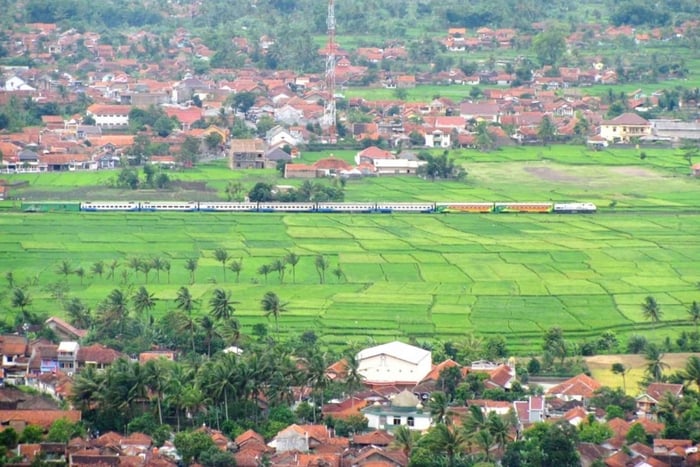 Bandung: 5 Days Borobudur Prambanan Bromo Ijen To Bali