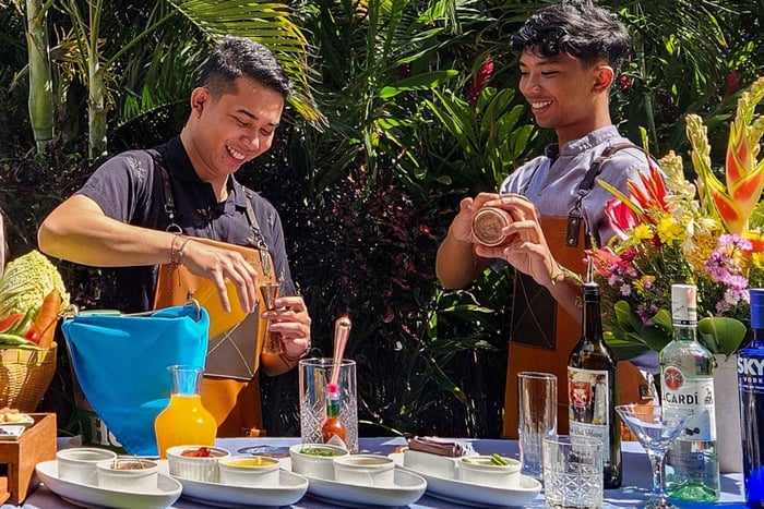Canggu: Mixology Class at Salt Restaurant & Pool Bar