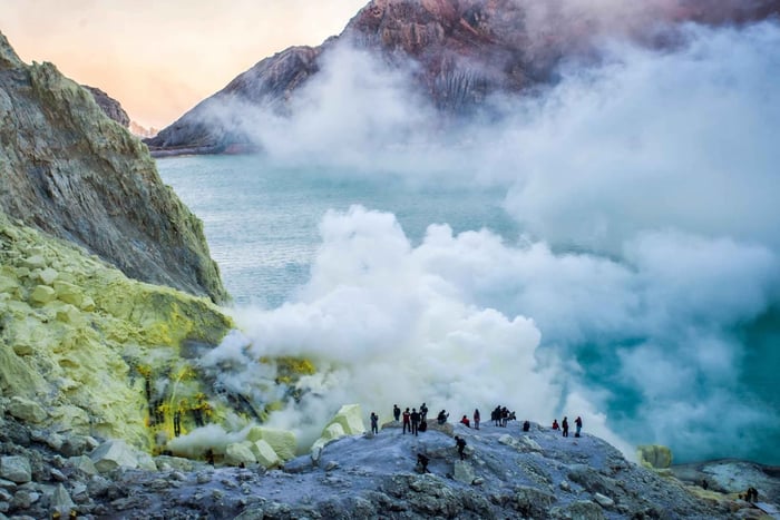 Da 24 ore alle fiamme blu del Kawah Ijen, cena e camera