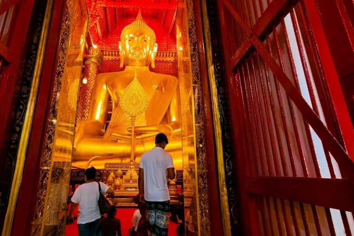 Tour dei 7 templi di Ayutthaya con treno, furgone VIP e pranzo