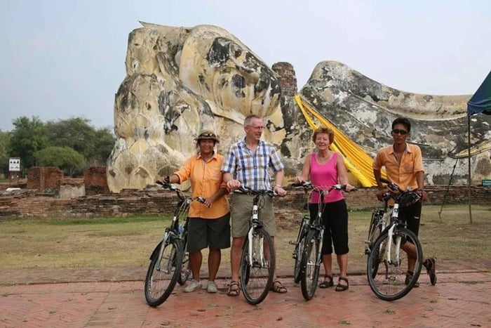 Ayutthaya: fietstocht bij zonsondergang en schilderachtige boottocht