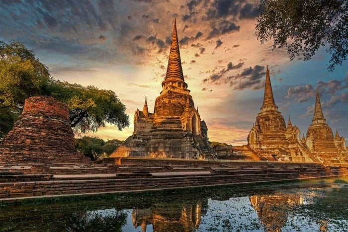 Ayutthaya Sunset & Night Temples Private Tour