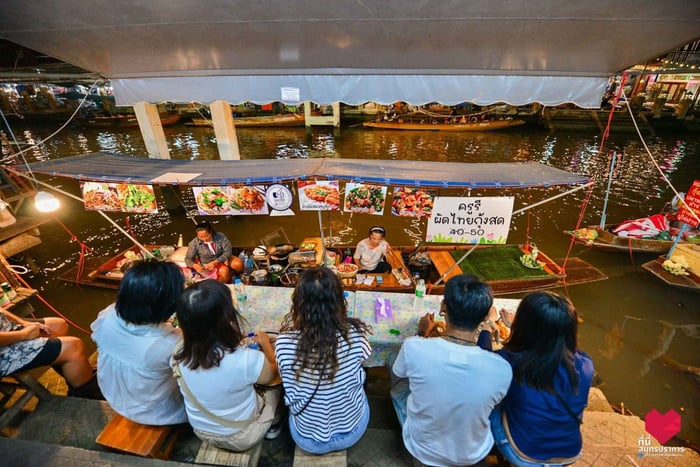 Bangkok : marché flottant d'Amphawa, train et sortie en bateau