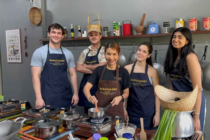 Bangkok: Clase de cocina tailandesa auténtica - Acogedora y práctica